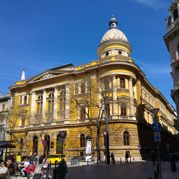 Foto diambil di ELTE Egyetemi Könyvtár és Levéltár / ELTE University Library and Archives oleh ELTE Egyetemi Könyvtár és Levéltár / ELTE University Library and Archives pada 5/27/2016