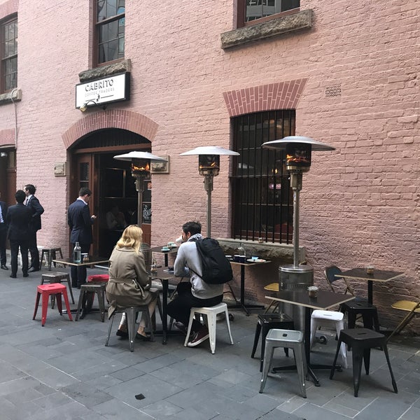 Das Foto wurde bei Cabrito Coffee Traders von Ros H. am 5/7/2017 aufgenommen