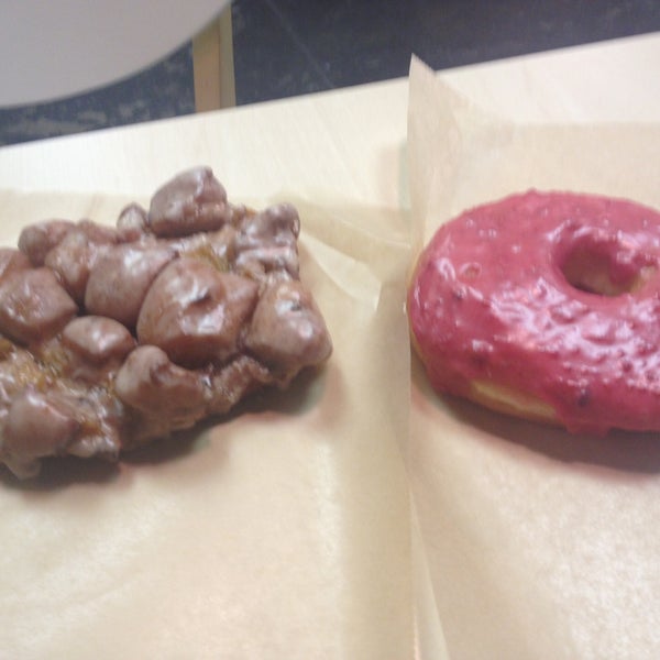 Photo taken at Glazed Gourmet Doughnuts by Leslie on 5/4/2013