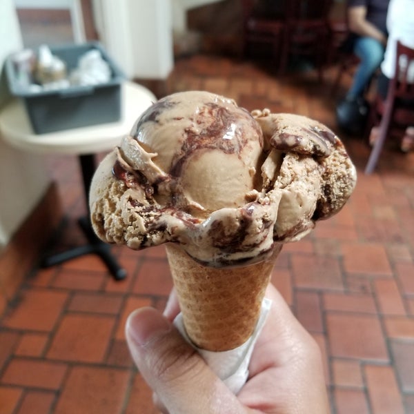 Das Foto wurde bei Tucker&#39;s Ice Cream von J L. am 7/15/2018 aufgenommen