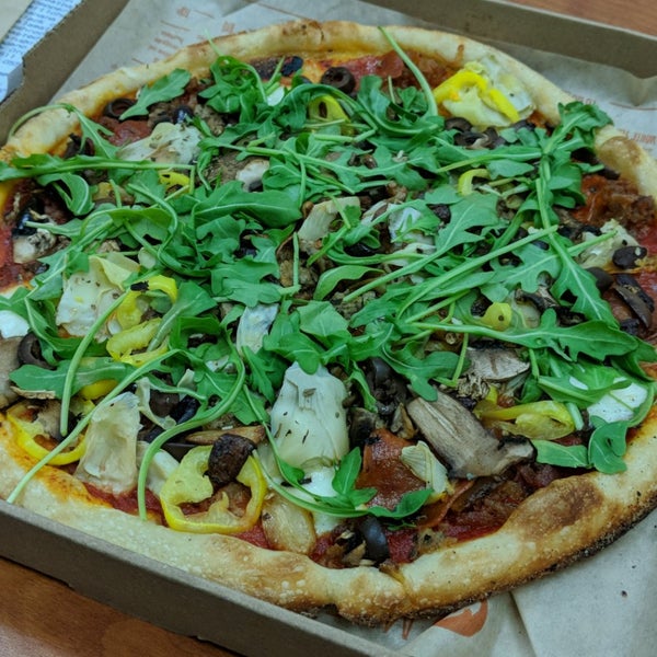 รูปภาพถ่ายที่ Blaze Pizza โดย J L. เมื่อ 3/6/2019
