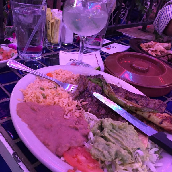 Drinks were pricy, but decently strong. Carne a La Tampiquena and fajitas were delicious. Best Mexican restaurant in SA IMO.