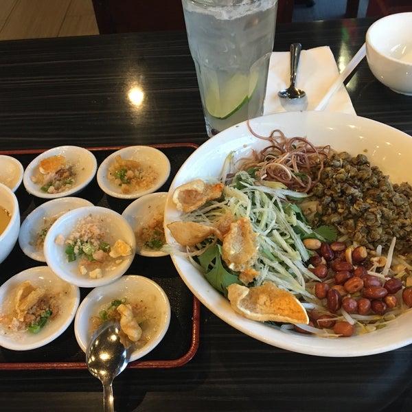 Photo prise au Hue Oi - Vietnamese Cuisine par Anisa K. le4/29/2017