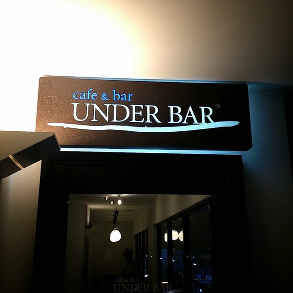 รูปภาพถ่ายที่ cafe&amp;bar UNDERBAR โดย M よ. เมื่อ 3/9/2013