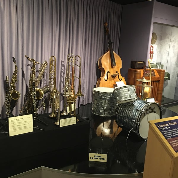11/15/2016 tarihinde Jon S.ziyaretçi tarafından Museum of Making Music'de çekilen fotoğraf