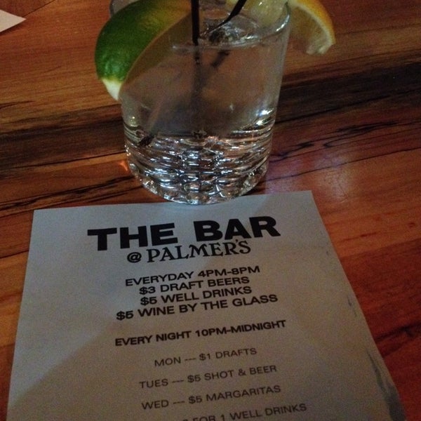 รูปภาพถ่ายที่ Palmer&#39;s Bar &amp; Grill โดย Alison L. เมื่อ 11/22/2013