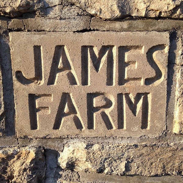 Foto diambil di Jesse James Farm and Museum oleh Dave P. pada 9/25/2013