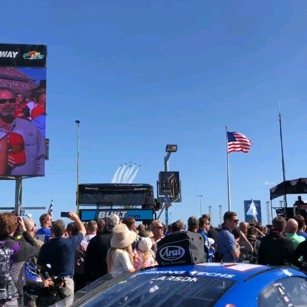 รูปภาพถ่ายที่ Daytona International Speedway โดย Michael O. เมื่อ 2/20/2022