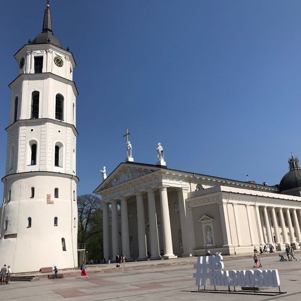 รูปภาพถ่ายที่ Katedros aikštė | Cathedral Square โดย Evgeny I. เมื่อ 4/28/2019
