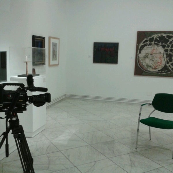 รูปภาพถ่ายที่ Museu d&#39;Art Jaume Morera โดย Esther เมื่อ 11/25/2013