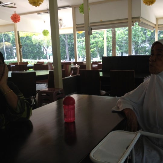 10/19/2012 tarihinde diana a.ziyaretçi tarafından Rasa Istimewa C2K Restaurant'de çekilen fotoğraf