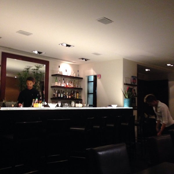 รูปภาพถ่ายที่ The Fusion Bar and Restaurant โดย Tommaso T. เมื่อ 9/15/2013