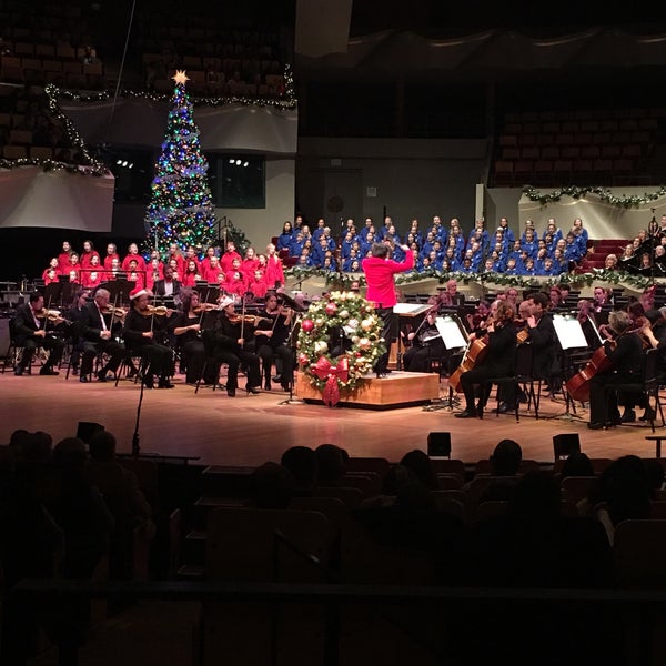 Foto scattata a Boettcher Concert Hall da Aaron A. il 12/17/2017