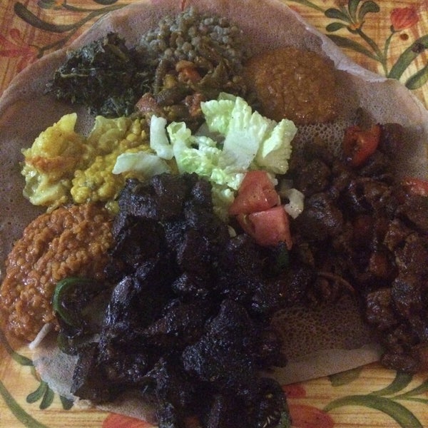 Foto scattata a Abyssinia Ethiopian Restaurant da Aaron A. il 7/17/2015