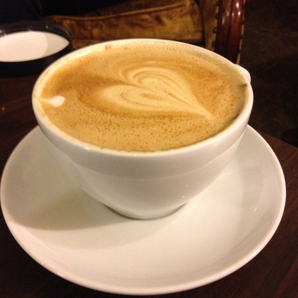 11/25/2013 tarihinde Matt B.ziyaretçi tarafından Alabaster Coffee Roaster &amp; Tea Co.'de çekilen fotoğraf