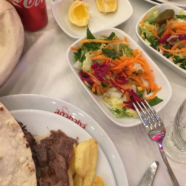 Снимок сделан в Ağababa Döner &amp; Yemek Restaurant пользователем Sinan K. 12/27/2019