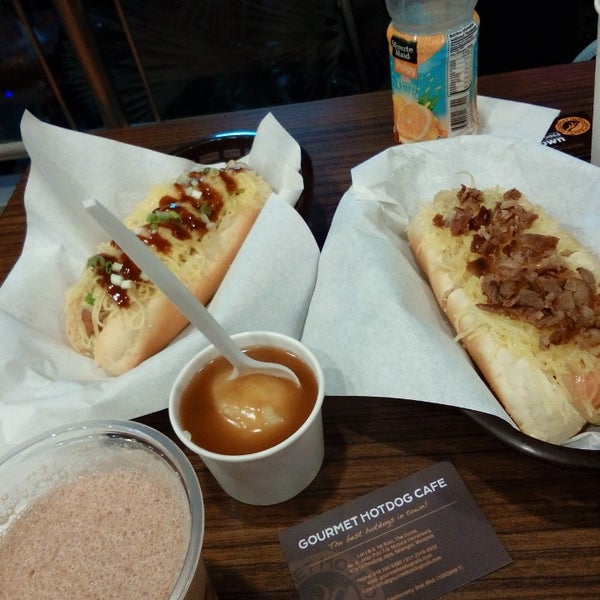 Photo taken at Gourmet Hotdog Cafe by Lynda S. on 12/31/2014