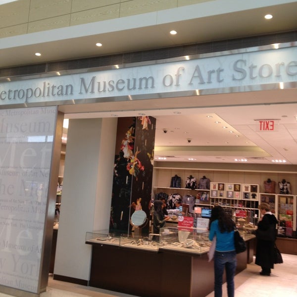 Photo taken at The Metropolitan Museum of Art Store at Newark Airport by Scott F. on 12/8/2013