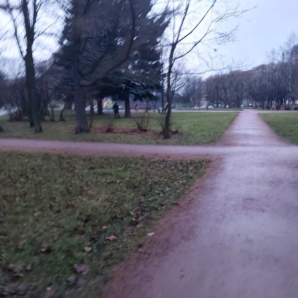 Любашинский сад санкт-петербург. Любашинский сад санкт-петербург. Любашинский сад санкт-петербург ангел. Любашинский парк спб. Ангел в любашинском саду санкт-петербург.