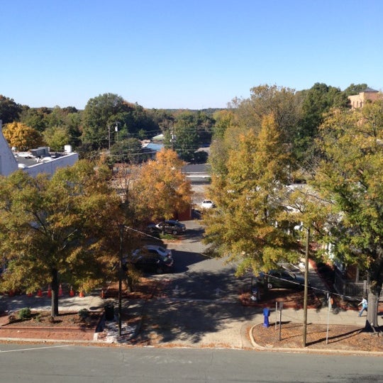 Снимок сделан в Graduate Chapel Hill пользователем Eric M. 10/21/2012