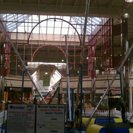 รูปภาพถ่ายที่ Southpark Mall โดย Keisha S. เมื่อ 9/21/2012