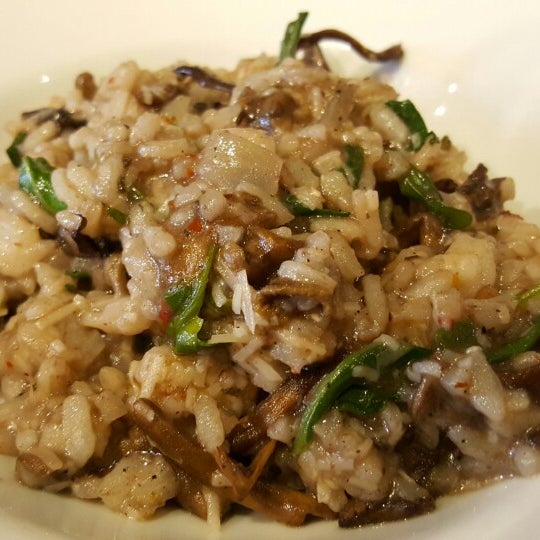 An excellent brunch option is the Risotto w/Arugula & Chantarelle made with foraged wild chanterelle, local arugula, carnaroli rice, white wine, butter, olio, 24 month reggiano, & veggie stock.