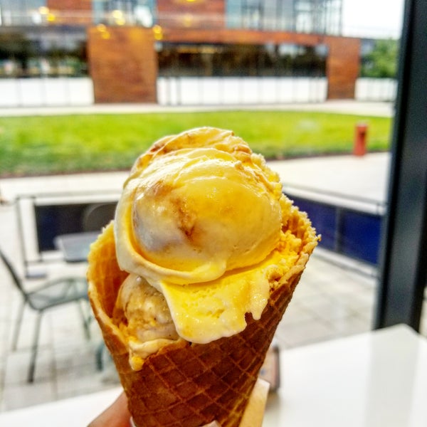Great ice cream shop with unique flavors like There's no happiness in hot weather Caramel Popcorn and Banana Bourbon Caramel!