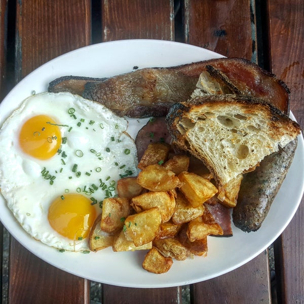 At brunch time, the Farmer's Breakfast is the way to go! A massive plate of 2 sunnyside up eggs, home fries, housemade sausage, Faicco's bacon, ham & country toast.