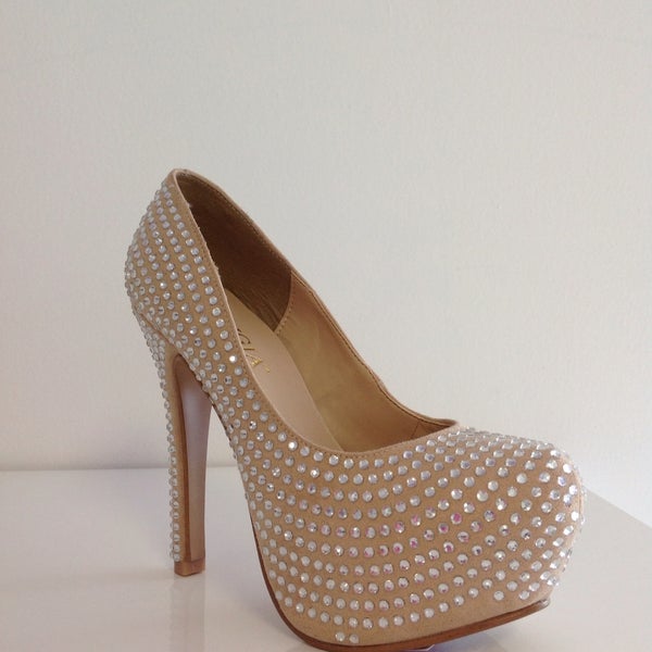 Loved shoes. обувь надпись. Love shoes. Loved shoes. обувь с красной подошвой.