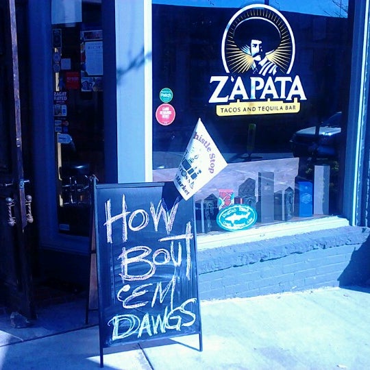 Foto diambil di Zapata Taco and Tequila Bar oleh Victor I. P. pada 12/1/2012