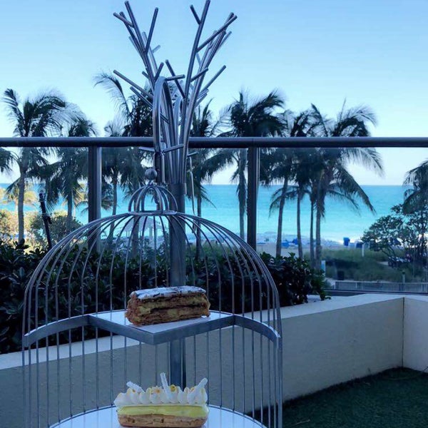 Photo taken at The St. Regis Bal Harbour Resort by M🇰🇼 on 3/23/2018