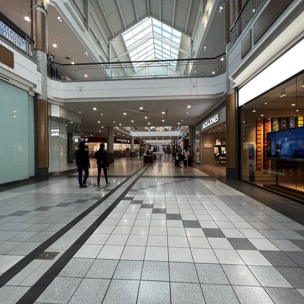 Photo taken at Mapleview Shopping Centre by Gobinath M. on 5/29/2023