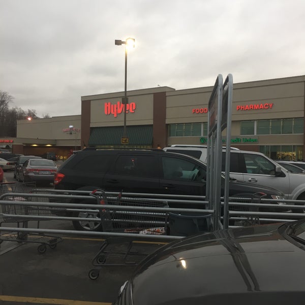Photo taken at Hy-Vee by Alex T. on 11/30/2016