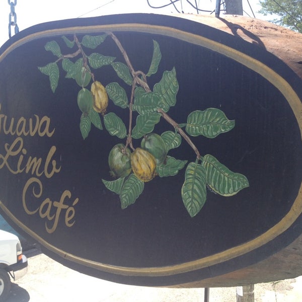 7/21/2014에 Mynor L.님이 The Guava Limb Café에서 찍은 사진