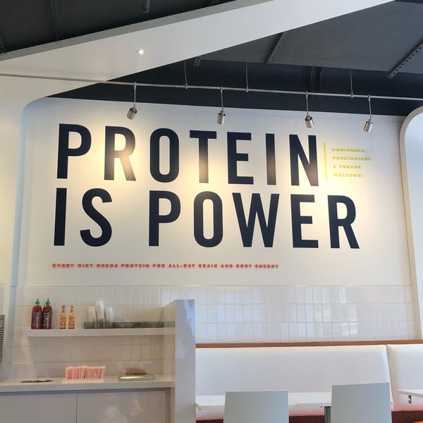 Снимок сделан в Protein Bar &amp; Kitchen пользователем Stephanie K. 8/5/2018