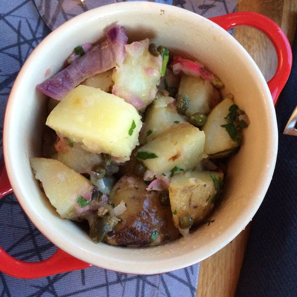 Warm potatoe salad, very good!