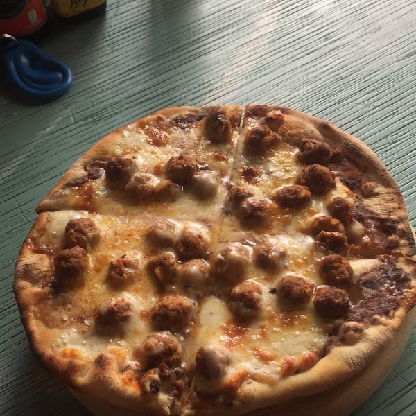 Una delicia la pizza de albondiguitas