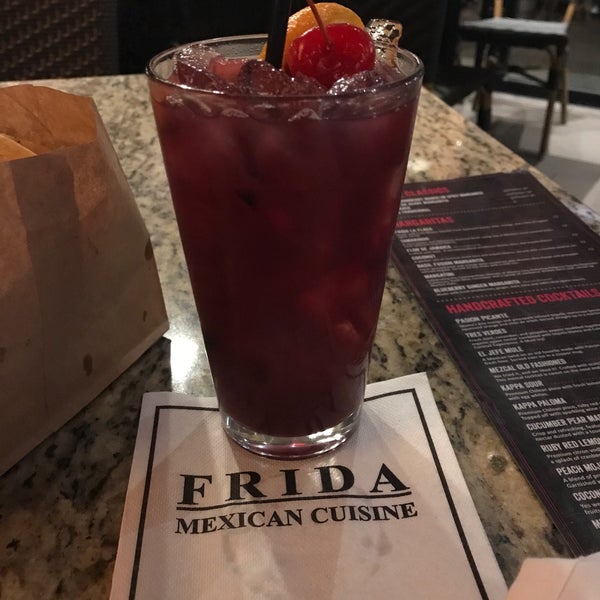 Foto tirada no(a) Frida Mexican Cuisine por ♔ . em 6/27/2017