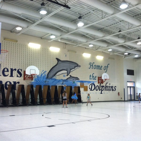 Photos At Sanders Corner Elementary School Ashburn Farm 1 Tip