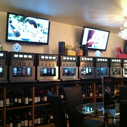 Foto diambil di Las Olas Wine Cafe oleh Monica T. pada 10/9/2012