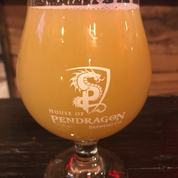 Foto tirada no(a) House of Pendragon Brewing Co. por Michael B. em 2/28/2020