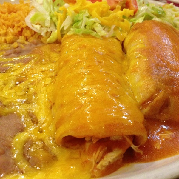 Das Foto wurde bei Azteca Mexican Restaurant Matthews von S Kehinde am 3/7/2013 aufgenommen