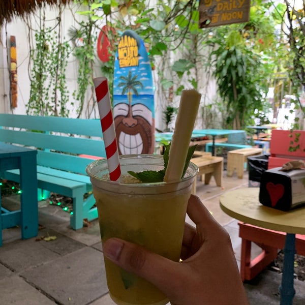 Cute little spot for mojitos, although they are overpriced. They don’t serve food here. However you could get food from next door burger place and enjoy it here.
