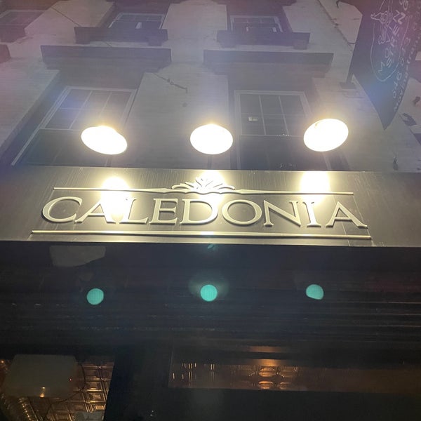 Foto diambil di Caledonia Bar oleh Alex T. pada 9/28/2021