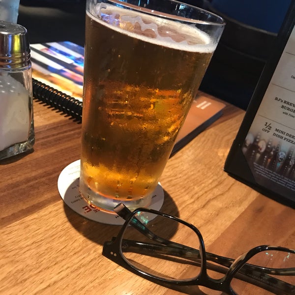 Photo taken at BJ&#39;s Restaurant &amp; Brewhouse by Anthony E. on 8/10/2017