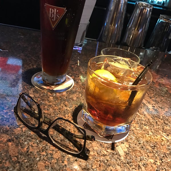 Photo taken at BJ&#39;s Restaurant &amp; Brewhouse by Anthony E. on 11/17/2016