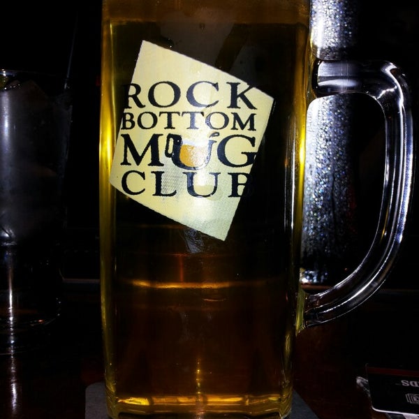 Foto diambil di Rock Bottom Brewery oleh Darrell M. pada 4/27/2013