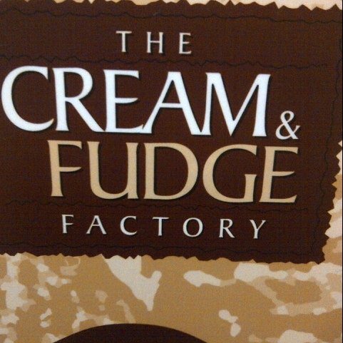 Foto scattata a The Cream &amp; Fudge Factory da maryah il 5/5/2013