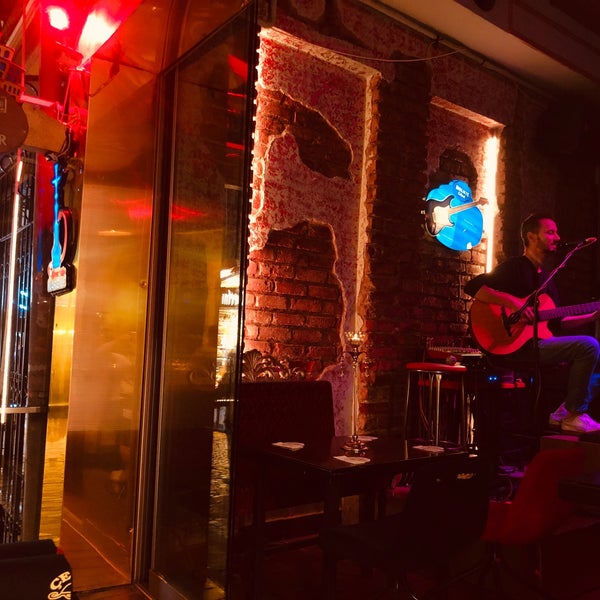 Photo prise au Cerag Cafe &amp; Bar par maryfekrian le9/10/2019
