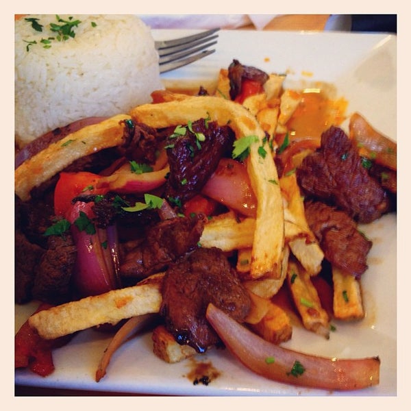 Снимок сделан в Takatis Peruvian Cuisine пользователем Adam B. 3/2/2013